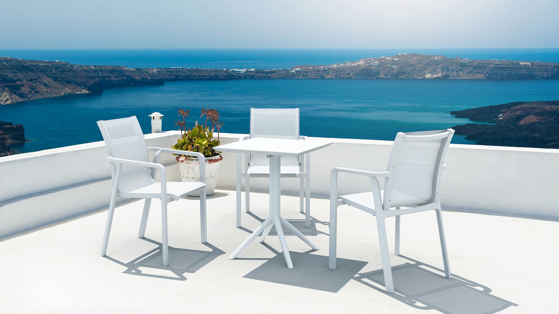 A Guide to Choosing the Perfect Outdoor Table and Chairs Set